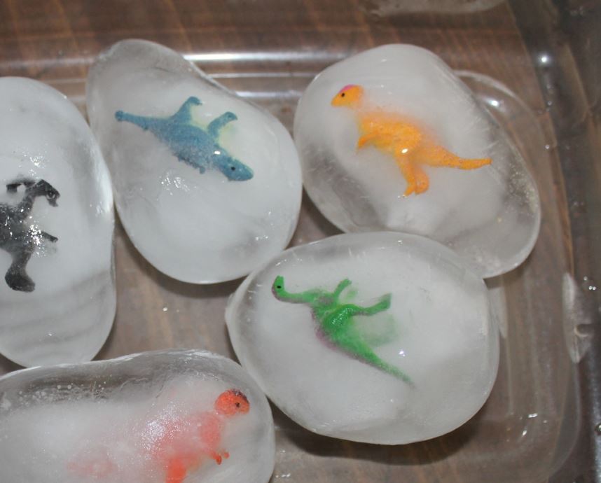 dinosaurios en huevos de hielo