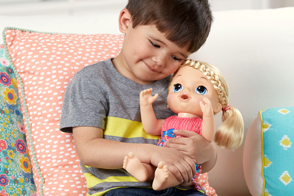 beneficios del juego con muñecas