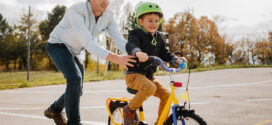 Cómo enseñar a los niños a montar en bicicleta
