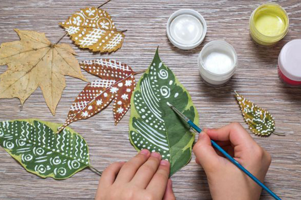 bricolage de feuilles d'automne pour les enfants