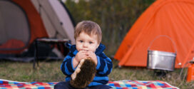 Cómo preparar unas vacaciones de camping con un bebé