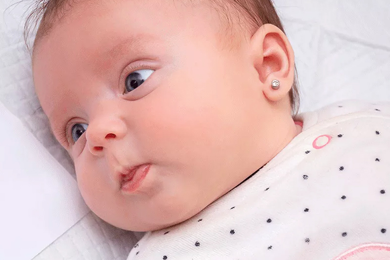 cómo elegir los pendientes para bebé