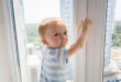 prevenir caídas de niños en ventanas