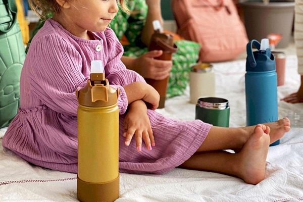 botella agua infantil