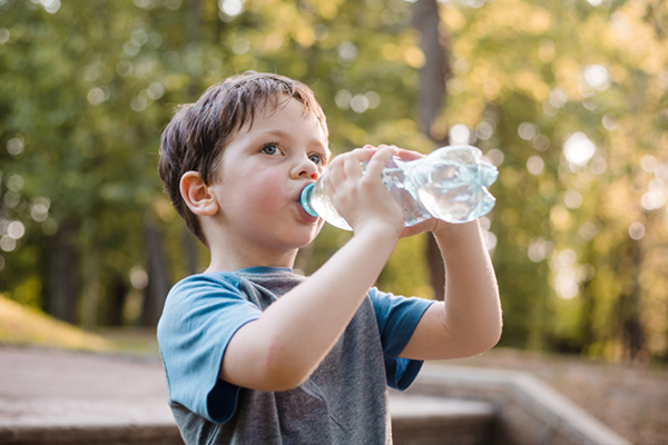 cantidad de agua niños