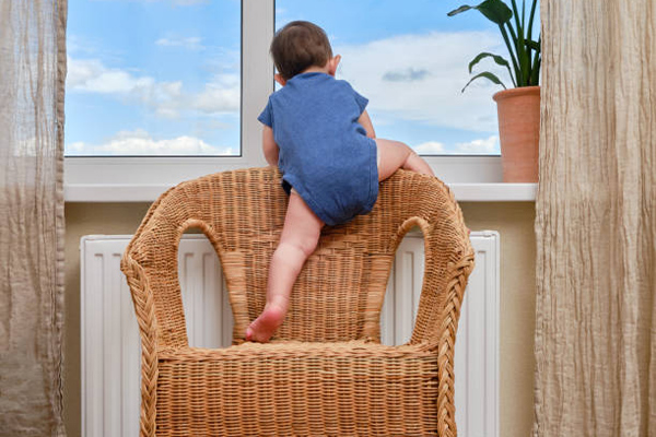 cómo mantener seguros a los niños en casa