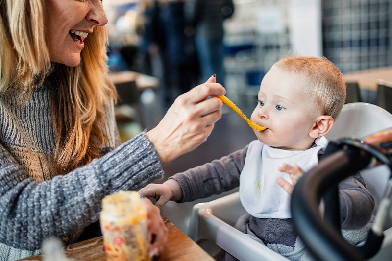 salir a comer con niños pequeños