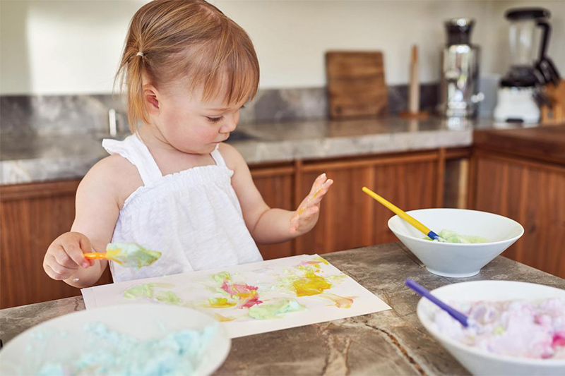 beneficios de ensuciarse para niños