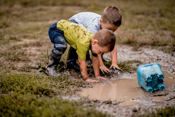 ventajas del juego libre en la naturaleza