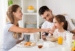 qué debe desayunar un niño