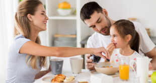 qué debe desayunar un niño