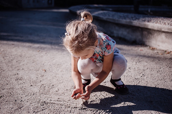 jugar con tierra fortalece sistema inmunológico niños